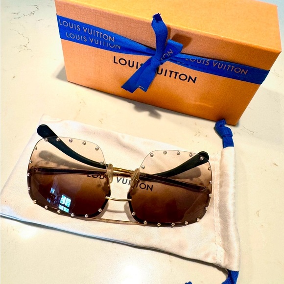 LOUIS VUITTON | Square Metal Goldtoned Studded—The Party Sunglasses RG0188 - Picture 7 of 7